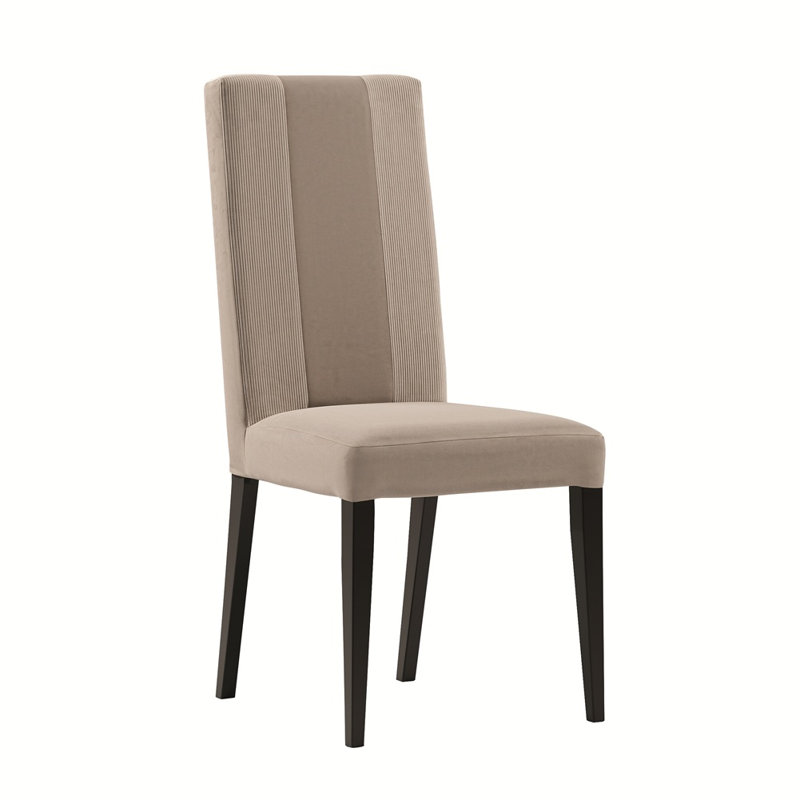 Chaises Zenith rembourrées en tissu crème avec pieds en bois (2 pièces)