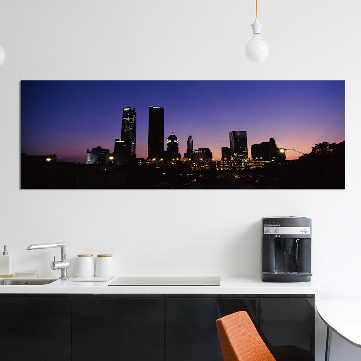«Downtown Skyline at Night, Oklahoma City, Oklahoma, USA», reproduction de photo sur toile, H 20 po x l 60 po x P 1,5 po