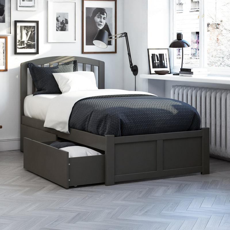 Lit plateforme en bois massif avec pied de lit et tiroirs de rangement Bharmal, Gris