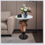 Élégante table d'appoint à tête de cerf avec une expression naturelle, parfaite pour rehausser le décor du salon et ajouter une touche de nature