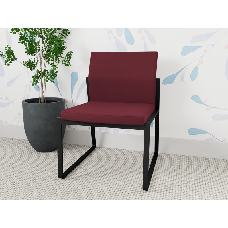 Chaise d'invité sans accoudoirs Gansett, Tissu vin ouvert, Noir