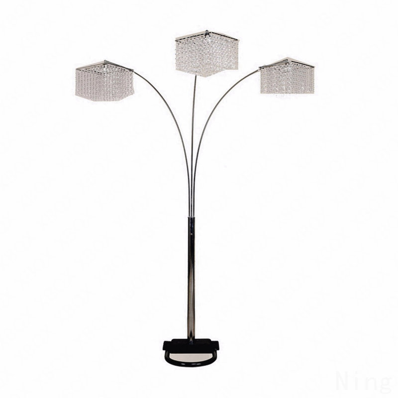 Lampe sur pied 84 po avec 3 arches en cristal