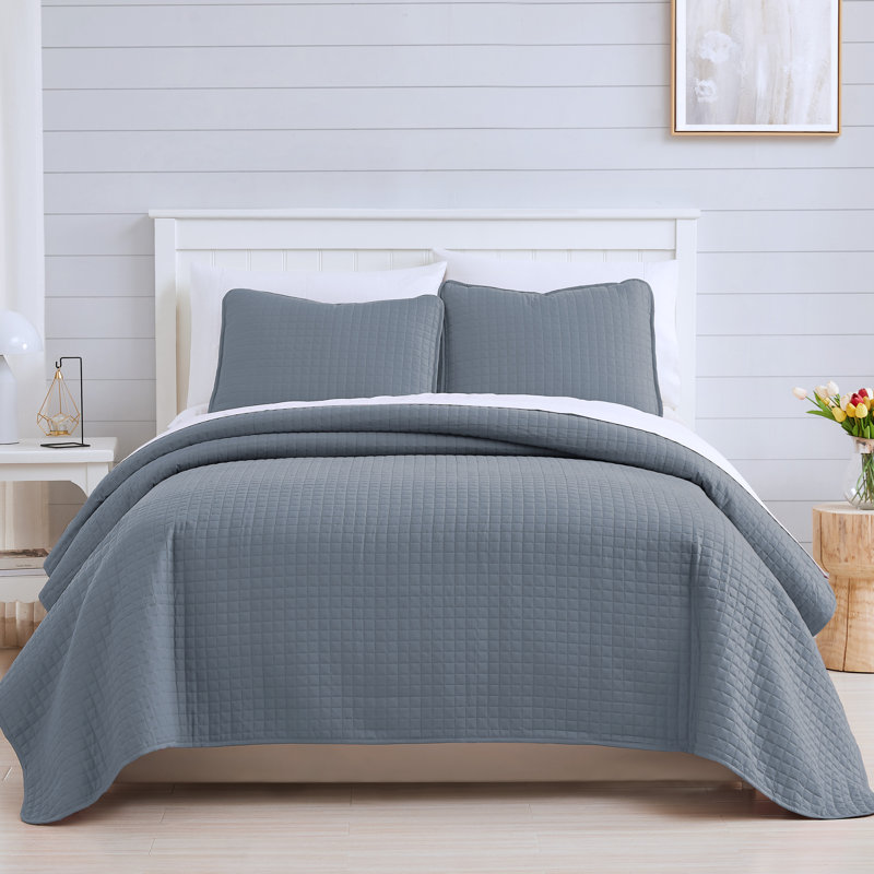 Vilano Springs ® Oversized, Light-Weight Hotel Quality Quilt Set with Matching Shams, King/Cal. King Quilt + 2 King Shams