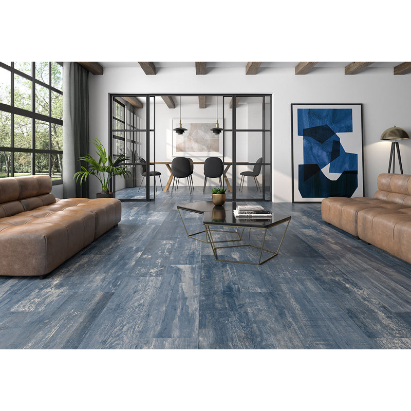 Mur d’aspect bois de porcelaine 10 po x 40 po et carreaux de sol