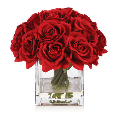 Arrangement de roses en soie dans un vase