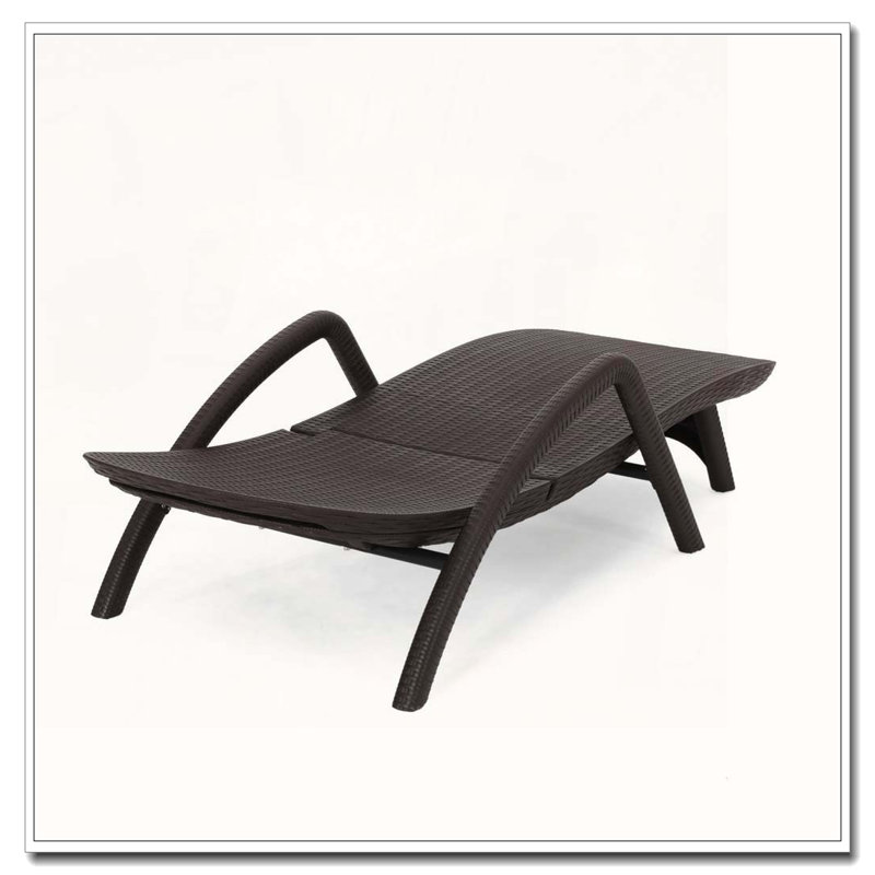 CHAISE LOUNGE