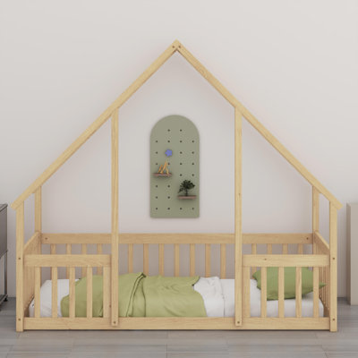 Lit pour tout-petit en bois naturel avec rails de protection