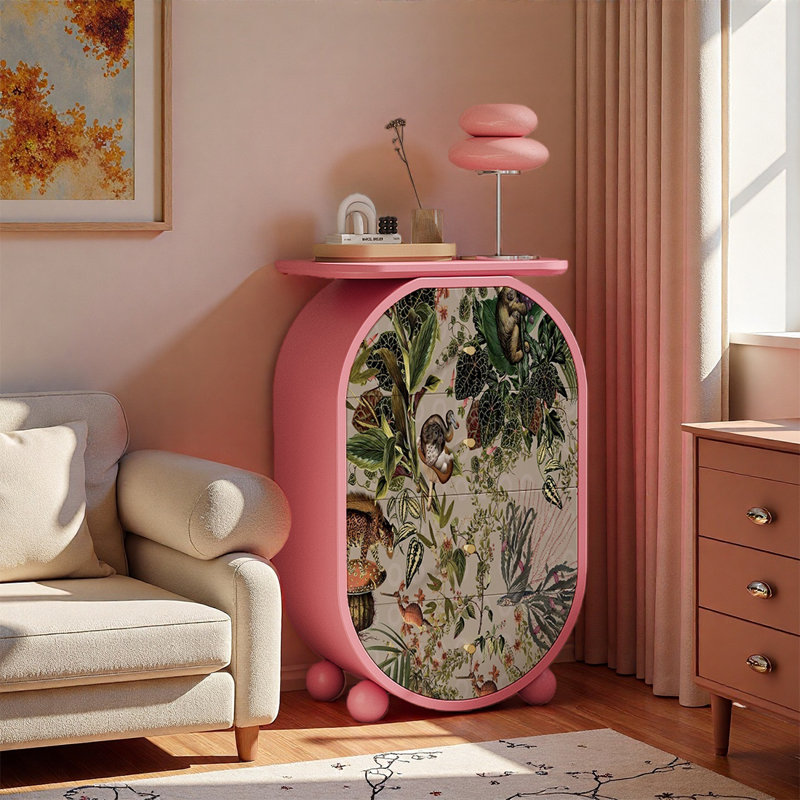 Armoire à thème en noyer