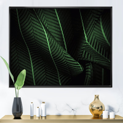 Tissu en soie vert foncé avec une fine rayure blanche - reproduction sur toile
