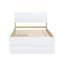 Lit simple moderne avec tête de lit blanc brillant et lit gigogne fonctionnel en chêne avec pieds hauts-121022353