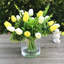 Tulipe artificielle dans un vase