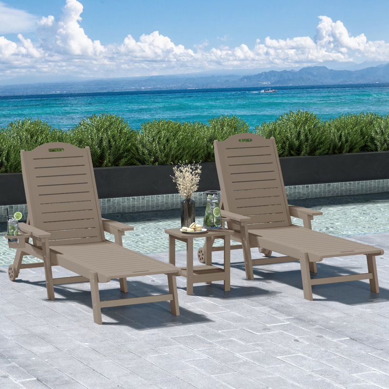 Ensemble de chaises longues inclinables en poly avec roulettes et porte-gobelets 3 pièces Brighton, Gris clair