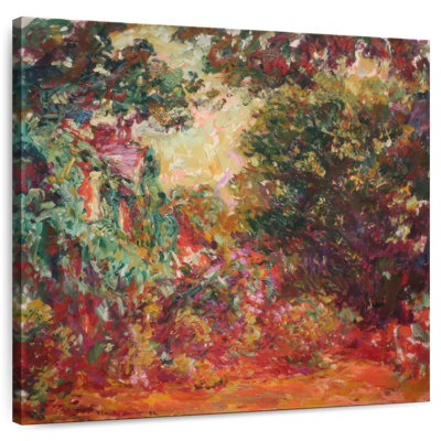 Maison d'artiste vue d'un jardin de roses