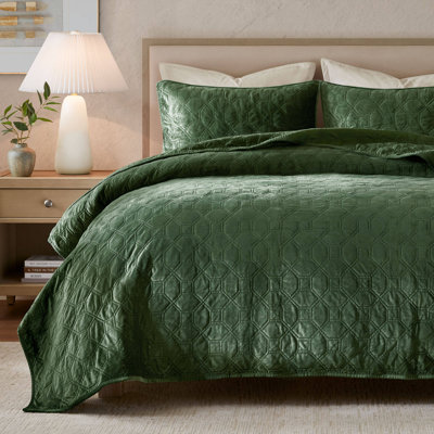 Harper 3 Piece Velvet Quilt Set