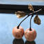 Objet décoratif en métal et pierre, or, cerise rose et noir