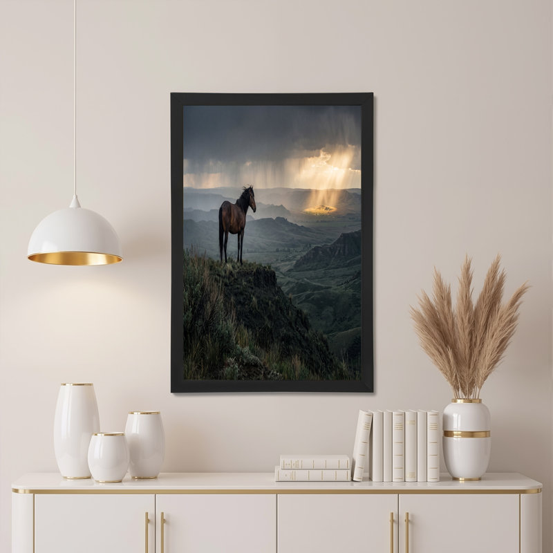 «Brown Horse on Grassy Ridge with Sunbeam Breaking Through», art mural sur toile, H 16 po x l 24 po