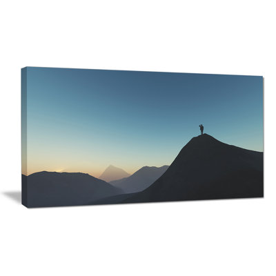 « man look of mountain », reproduction de photo sur toile tendue