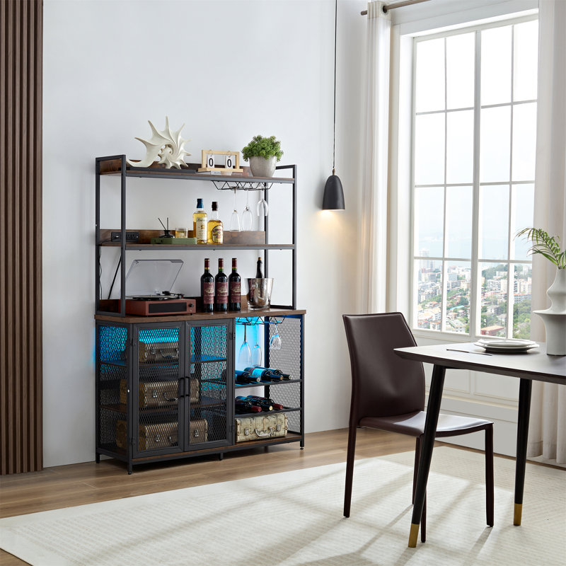 Armoire à café avec prise de courant