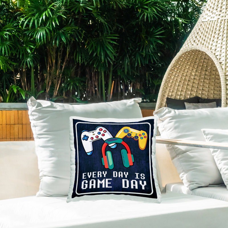 Coussin extérieur Every Day Game Day, imprimé par Mollie B.