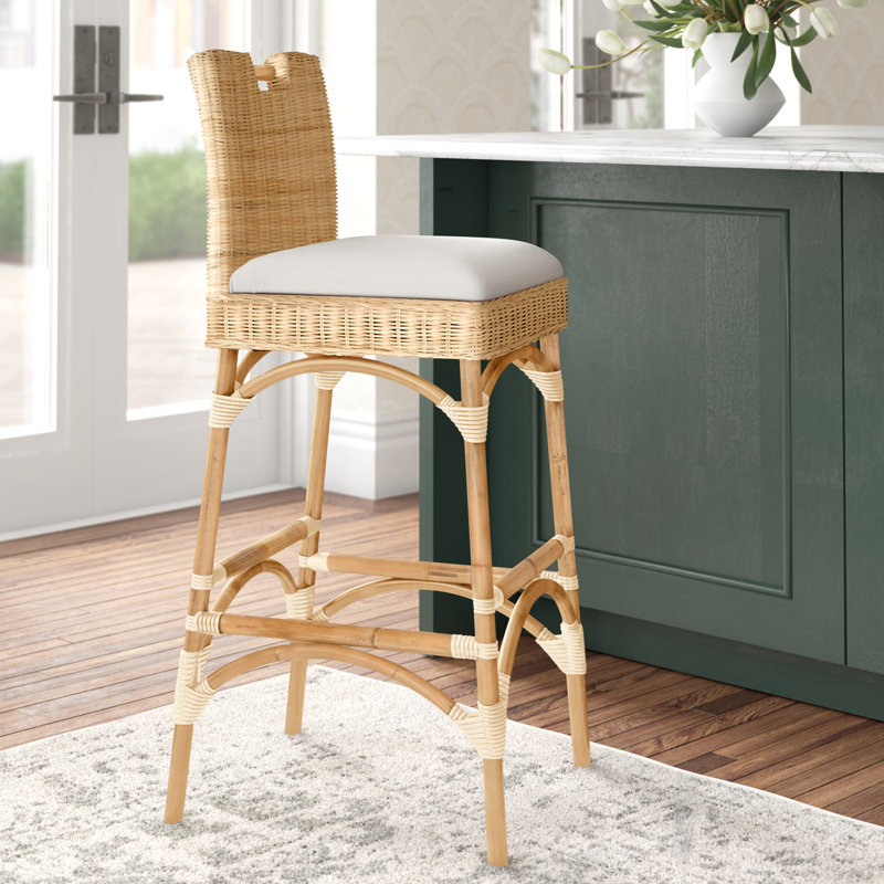 Tabouret de bar rembourré Evins avec structure en bois massif,  Blanc / naturel