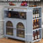 Îlot de cuisine avec table extensible, portes en verre cannelé, éclairage DEL, prises électriques et grande polyvalence, armoire électrique coulissante grise