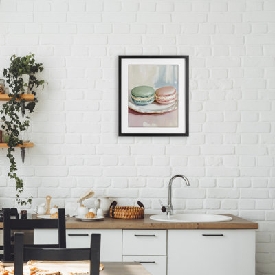 «Pastel Macarons on Plate», impression par The Prints Vibe