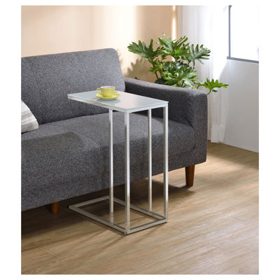 Table d'appoint contemporaine Connor chromée avec dessus en verre trempé dépoli
