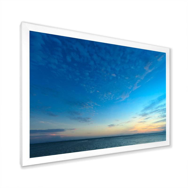 «Dramatic Tropical Sunset Sky III», peinture sur toile, H 16 po x l 32 po x P 1 po, Cadre de coin blanc fermé