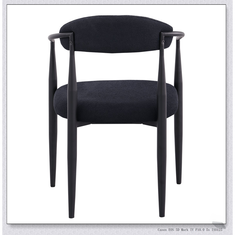 Ensemble de chaises de salle à manger de style Mid-Century moderne, dossier élégant avec pieds en métal noir pour plus de confort et de style