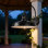 Luminaire solaire de grange à col-de-cygne solaire avec capteur de crépuscule à l'aube, applique murale d'extérieur de ferme de 16 pouces, éclairage extérieur à énergie solaire rustique pour porche, garage, patio, installation facile