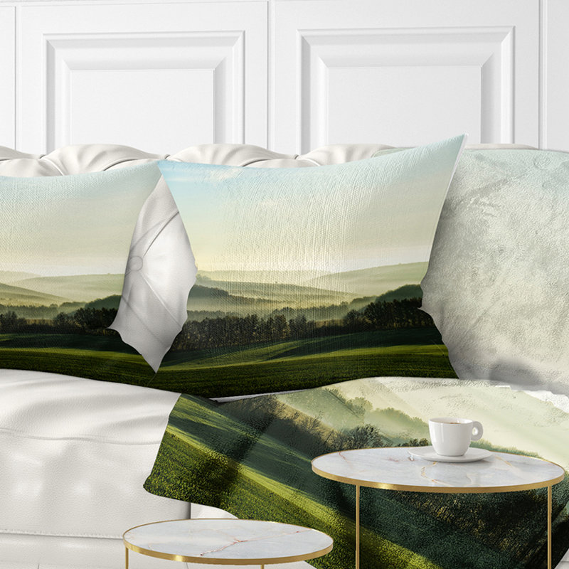 Coussin imprimé «Hills in the brouillard», 16 po x 16 po, Coussin décoratif