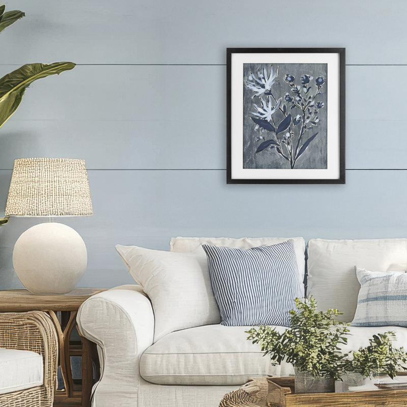 Reproduction sous verre encadrée de fleurs bleu marine, design par June Erica Vess, Cadre noir minuit, H 21 po x l 17 po