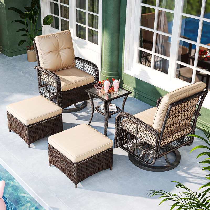 Chaise berçante d'extérieur en osier Bernadene