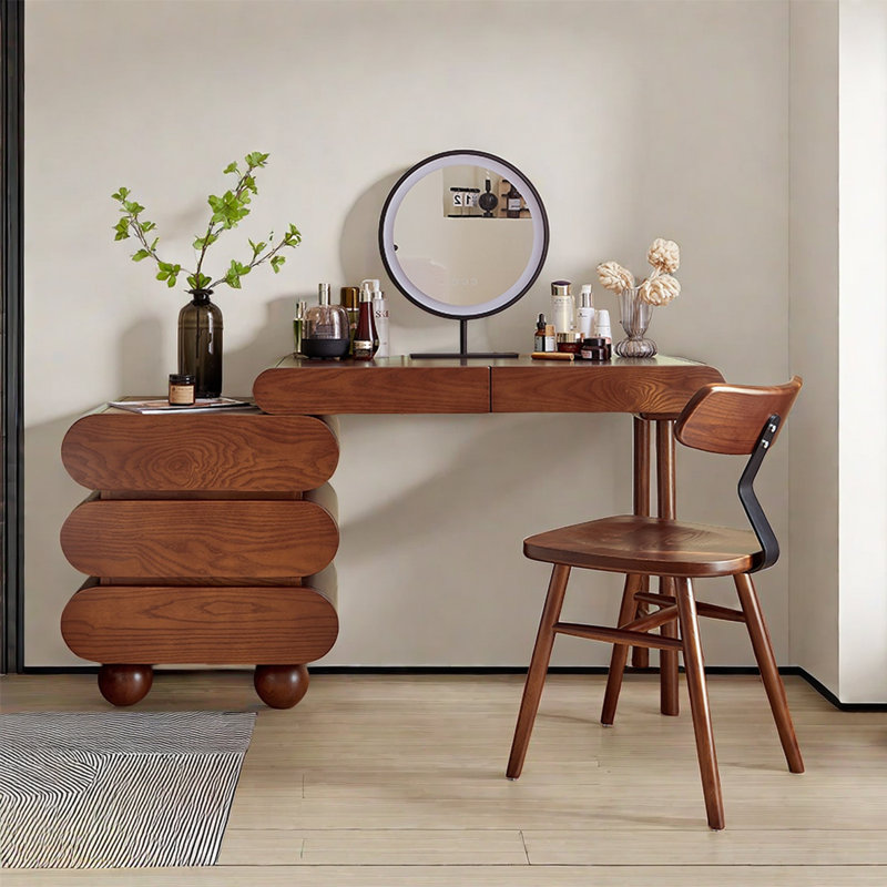 Yeleini Vanity