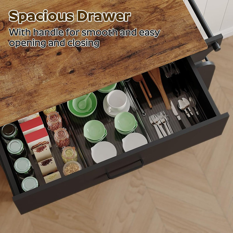 Chariot d'îlot de cuisine mobile avec station de charge, table de rangement de cuisine roulante avec porte d'armoire coulissante, noir et brun rustique