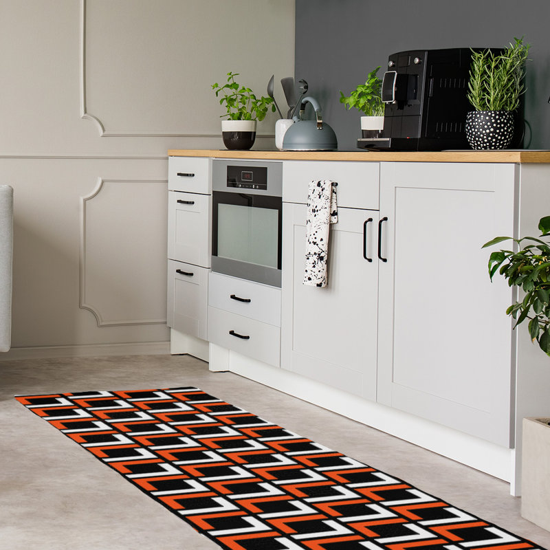 Tapis de couloir géométrique noir / blanc / orange