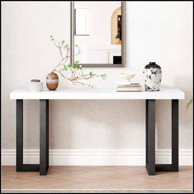 Console avec pieds à motif géométrique, décoration intérieure moderne et contemporaine