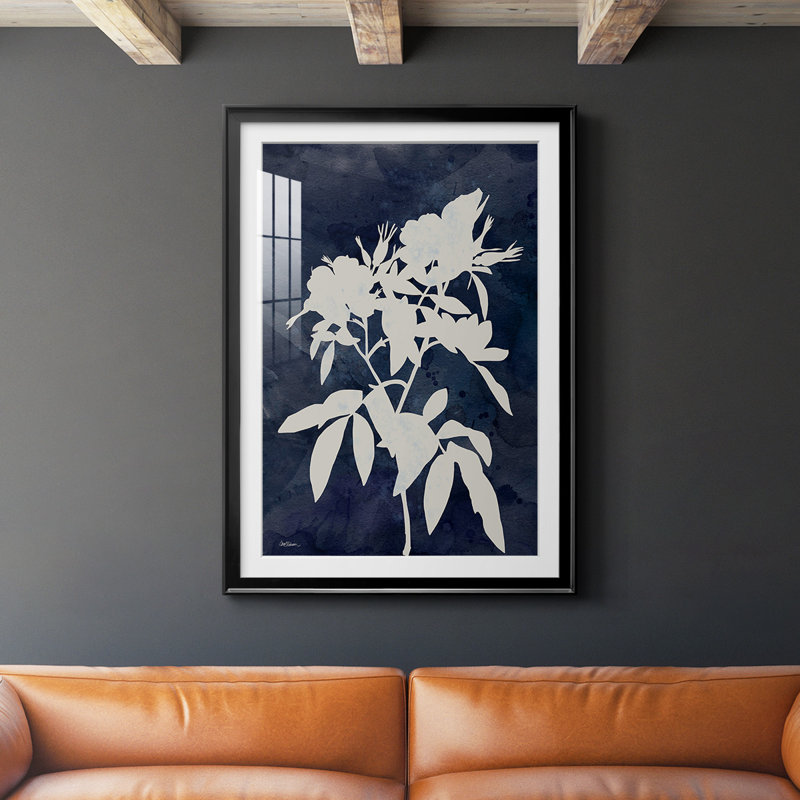 «Indigo Botanical I», reproduction encadrée de qualité supérieure - prête à être accrochée, H 30,5 po x l 22,5 po x P 1 po