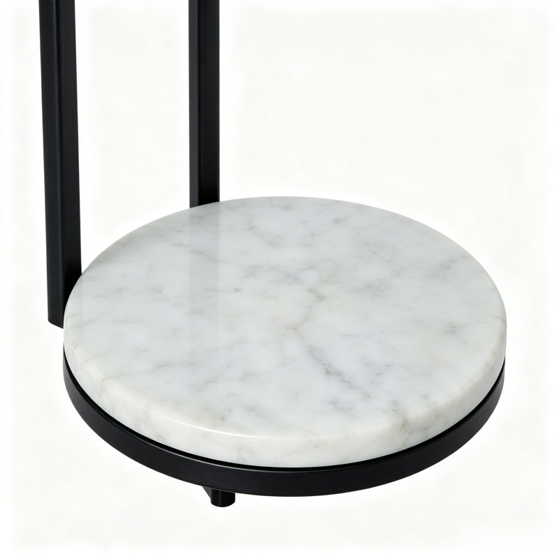 Table d'appoint moderne et mince en forme de C, table de chevet ronde à 2 niveaux avec plateau en verre fumé, base d'aspect marbre blanc et structure en métal noir pour salon et chambre