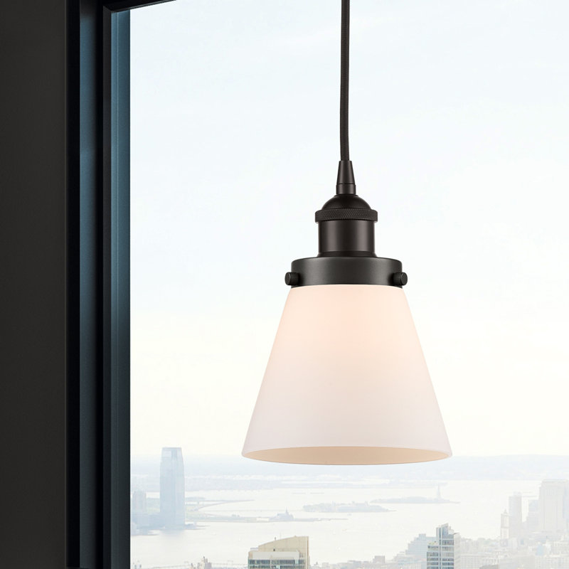 Mini-luminaire suspendu 1 lumière Cone, Blanc, H 9,5 po x l 6,25 po x P 6,25 po, Bronze frotté à l'huile