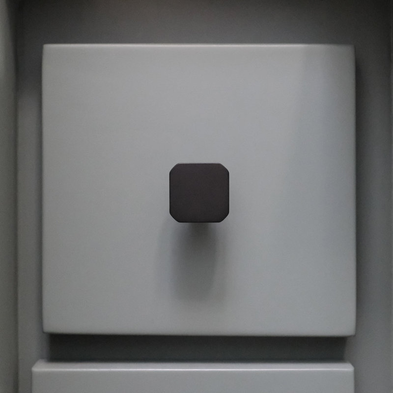 Poignée carrée Mod 1 1/8 po bicolore, Noir mat / laiton satiné