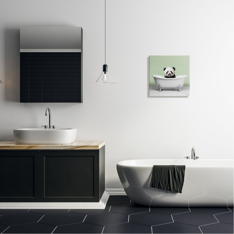 Happy Panda dans la baignoire par Roozbeh, H 17 po x l 17 po x P 1,5 po