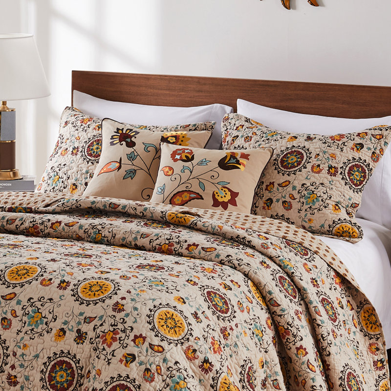 Full Red Cotton Reversible Quilt Set with Decorative Pillows