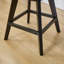 Tabourets de bar pivotants en velours avec décoration capitonnée, pieds en bois et garniture cloutée chromée, ensemble de 2-1341293006
