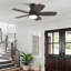 Ventilateur de plafond à profil bas 32 pouces avec lumière et télécommande, moteur à courant continu à intensité variable, pour une utilisation à l'intérieur ou à l'extérieur, noir