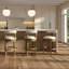 Tabouret de bar 31 po, finition pacane, retour automatique à 180 degrés pour ramener le siège à sa position correcte, siège en similicuir gris, ouvert avec structure en bois, tabouret à pieds arrondis et garniture cloutée