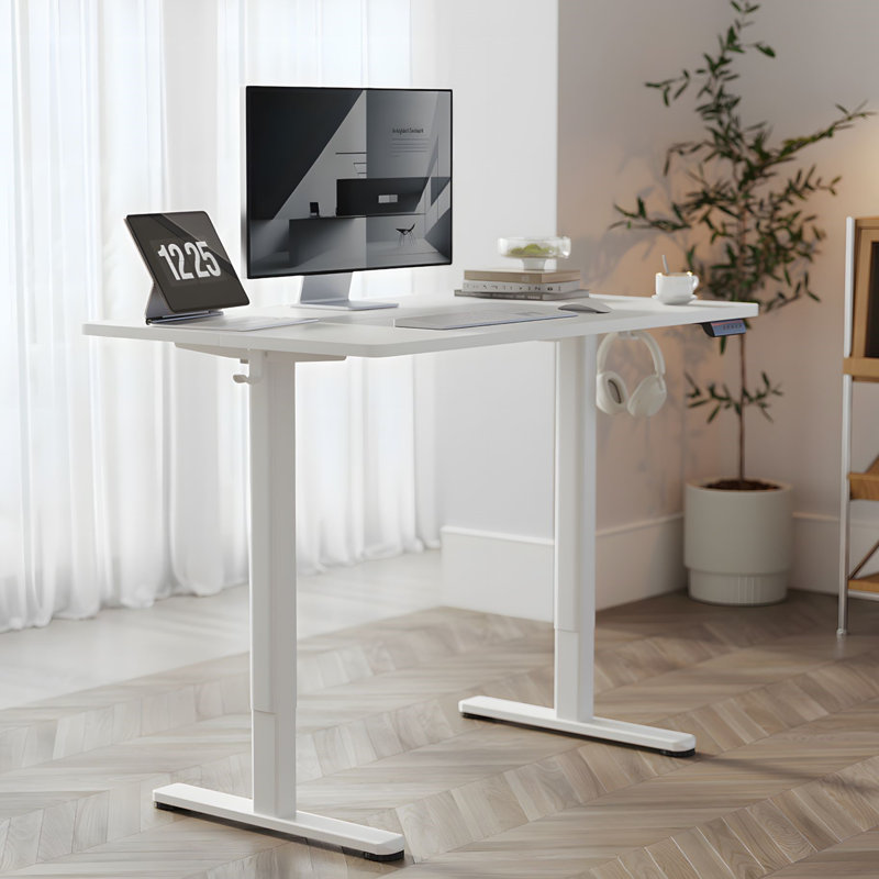 Bureau debout électrique à hauteur ajustable avec crochets, Blanc / blanc, H 46,5 po x l 63 po x P 24 po