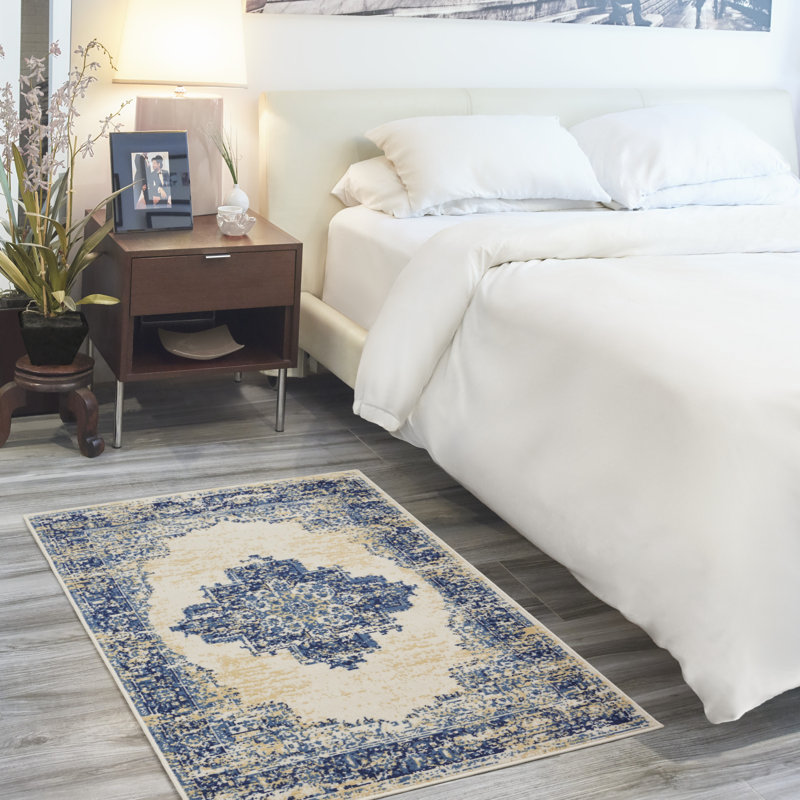 Skender Oriental Indoor Rug, Rectangle 3' x 5'