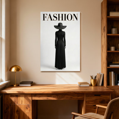 Mannequin en robe noire et chapeau