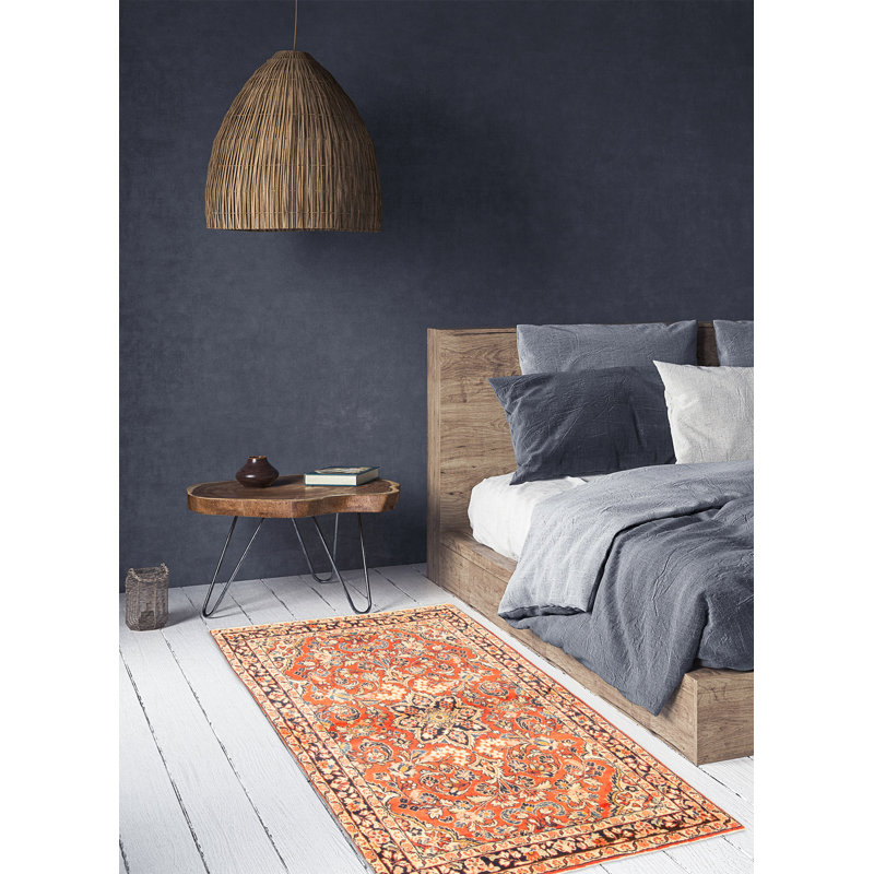 Tapis rouge Anadol 4 pi 3 po x 6 pi 11 po